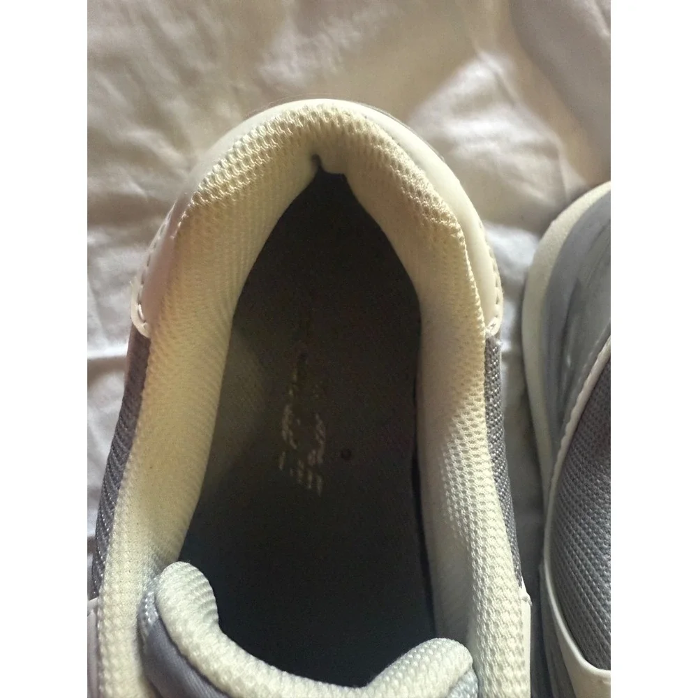 New Balance product pair